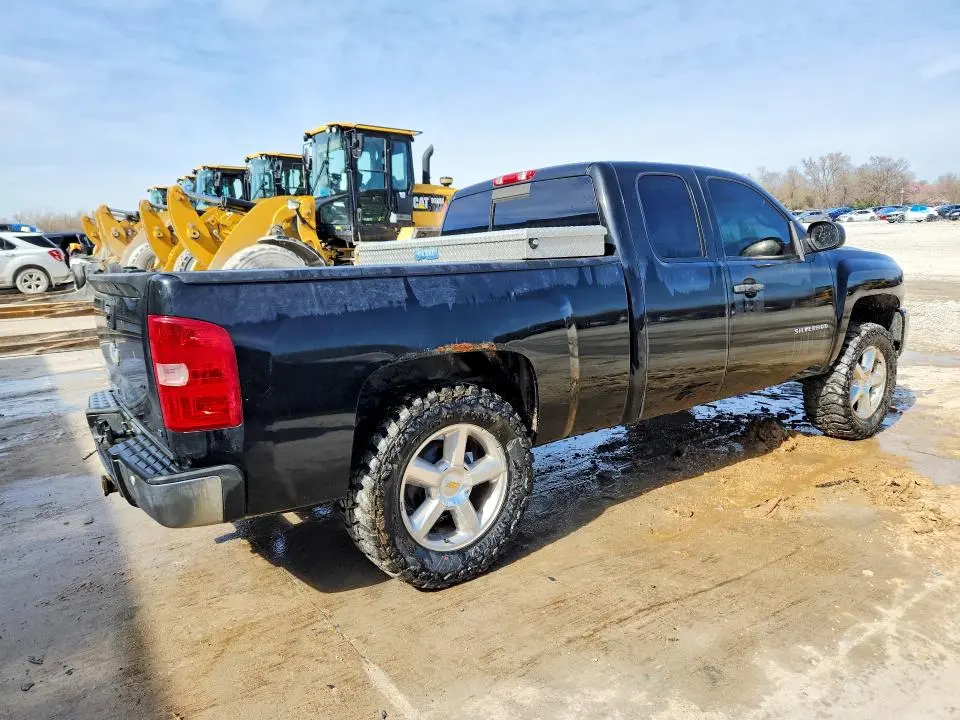 2011 CHEVROLET SILVERADO K1500 LT  