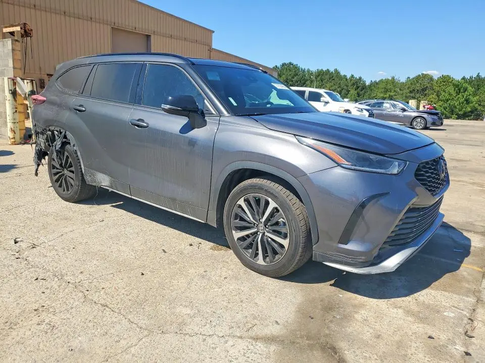 2022 TOYOTA HIGHLANDER XSE  
