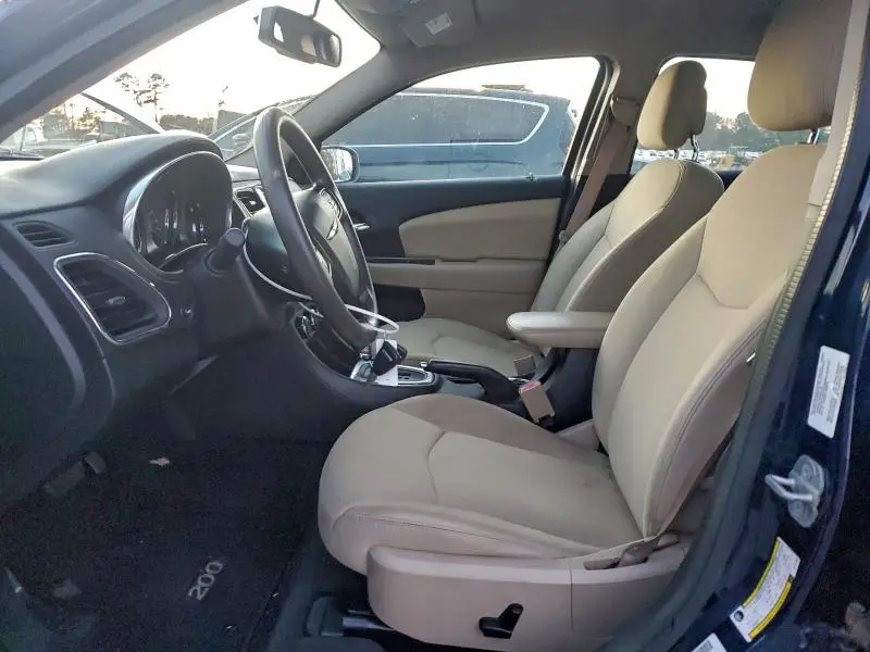 2013 CHRYSLER 200 LX  