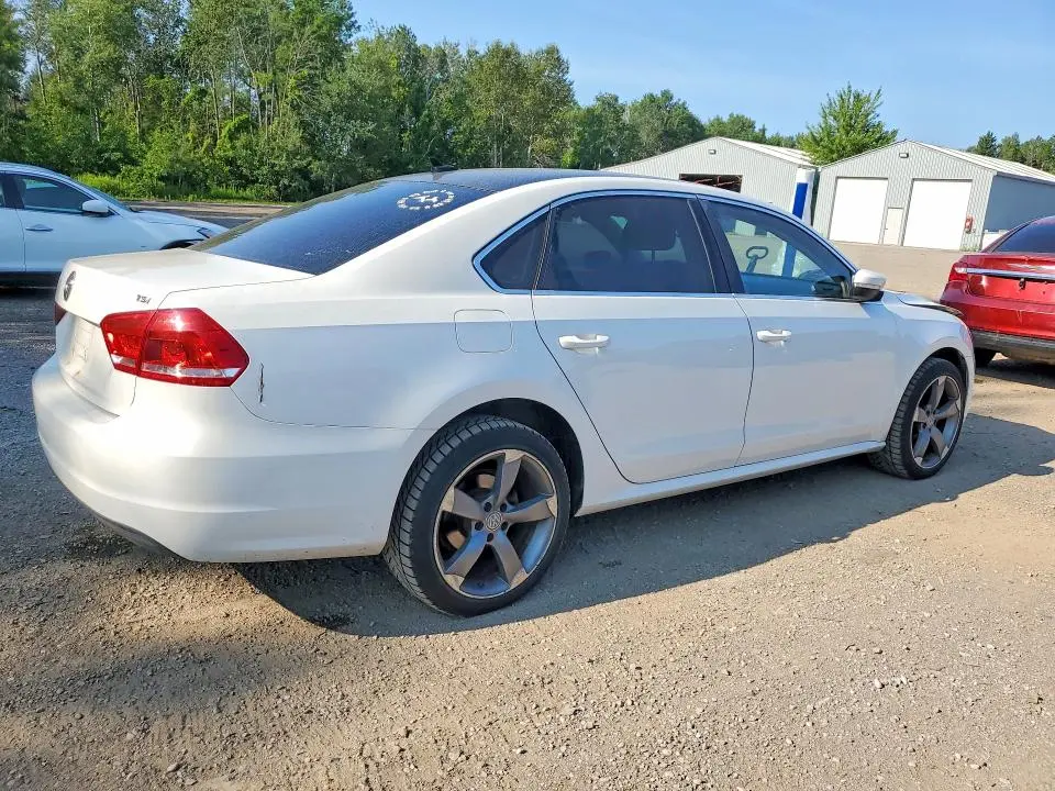 2015 VOLKSWAGEN PASSAT S  