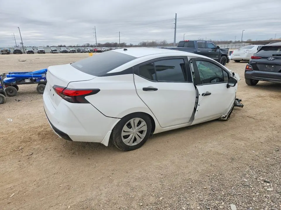 2021 NISSAN VERSA   