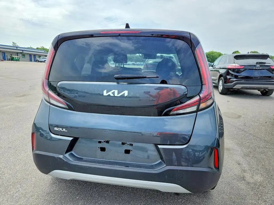2025 KIA SOUL LX  
