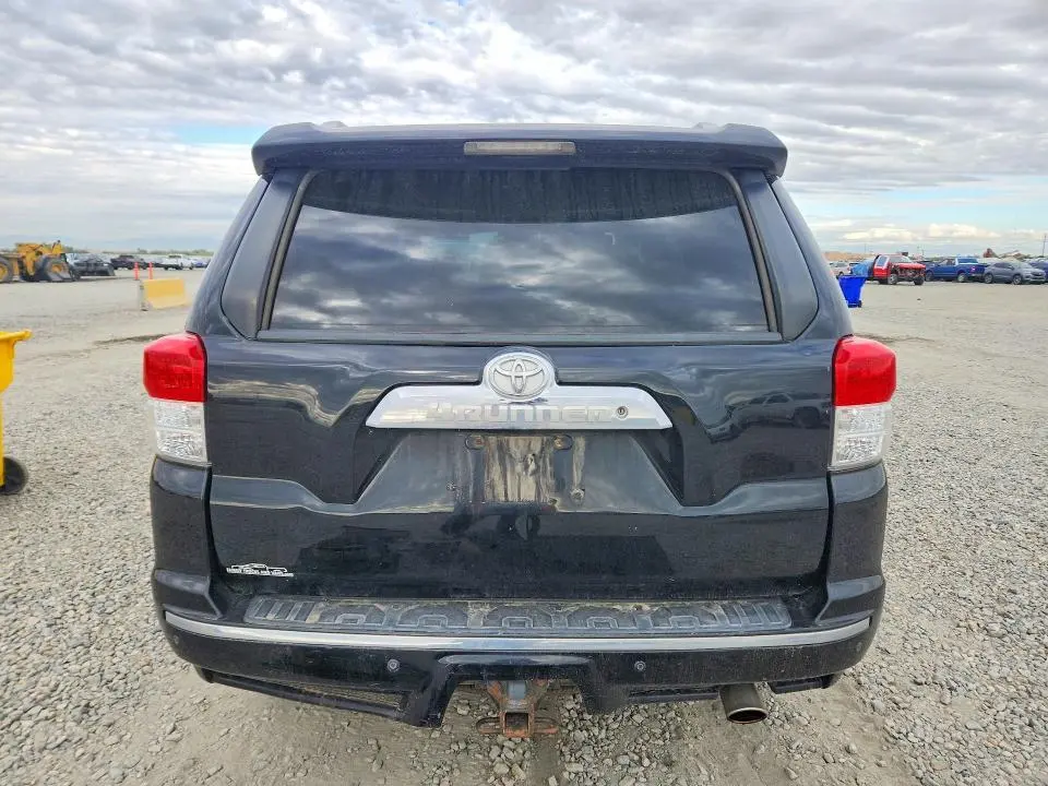 2011 TOYOTA 4RUNNER SR5  