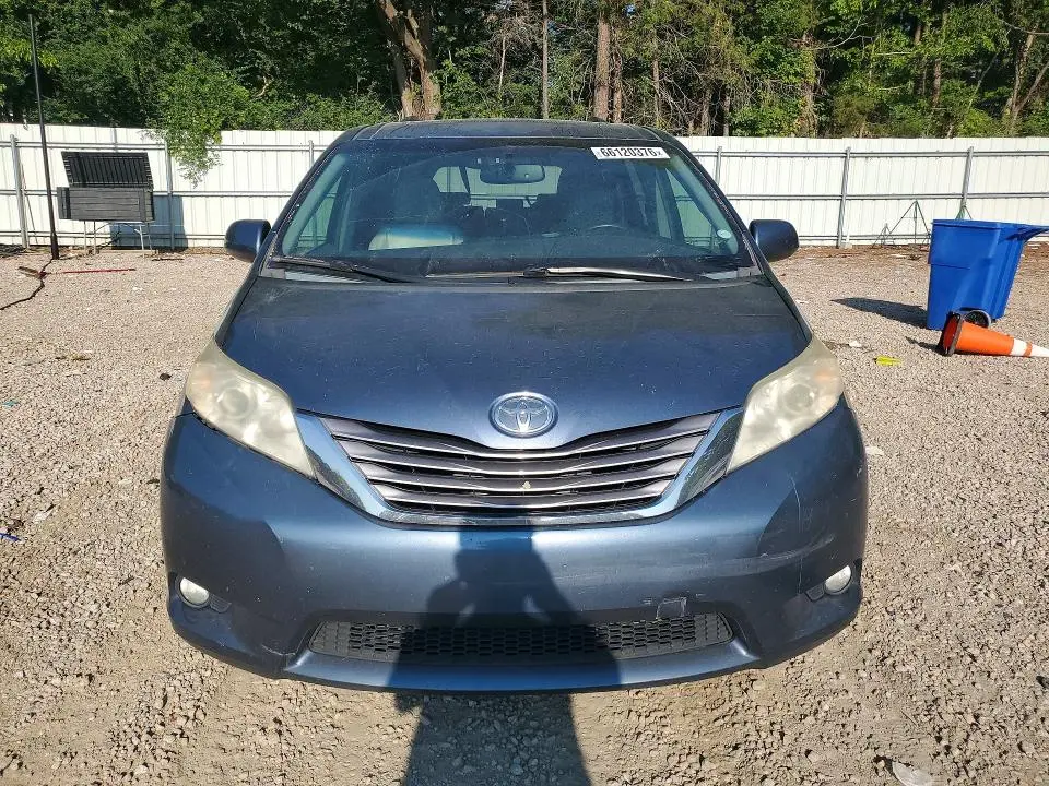 2015 TOYOTA SIENNA XLE 8-PASSENGER  
