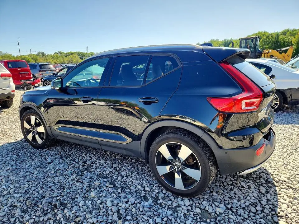 2019 VOLVO XC40 T5 MOMENTUM  
