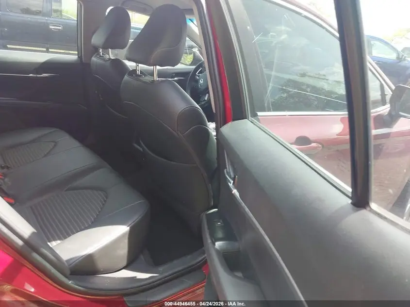 2018 TOYOTA CAMRY SE