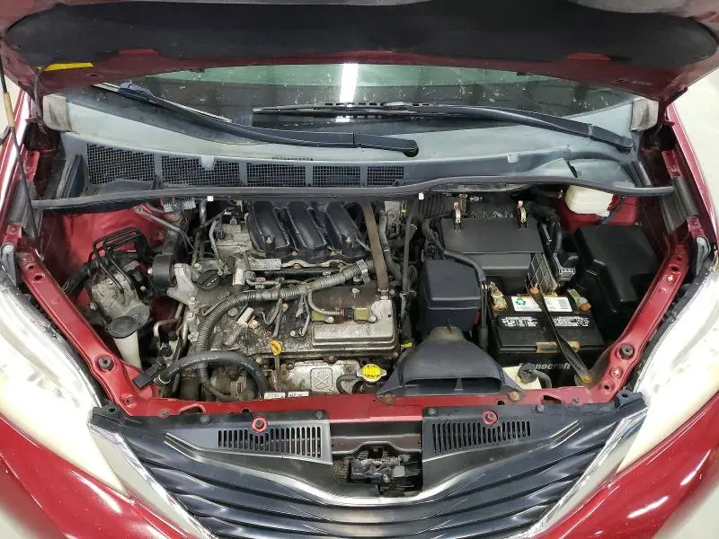 2011 TOYOTA SIENNA LE  