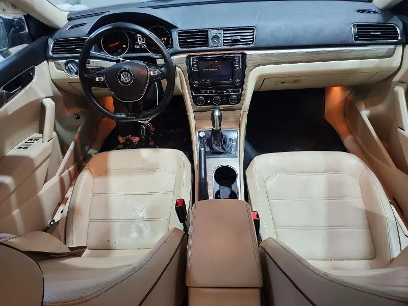 2016 VOLKSWAGEN PASSAT SE  