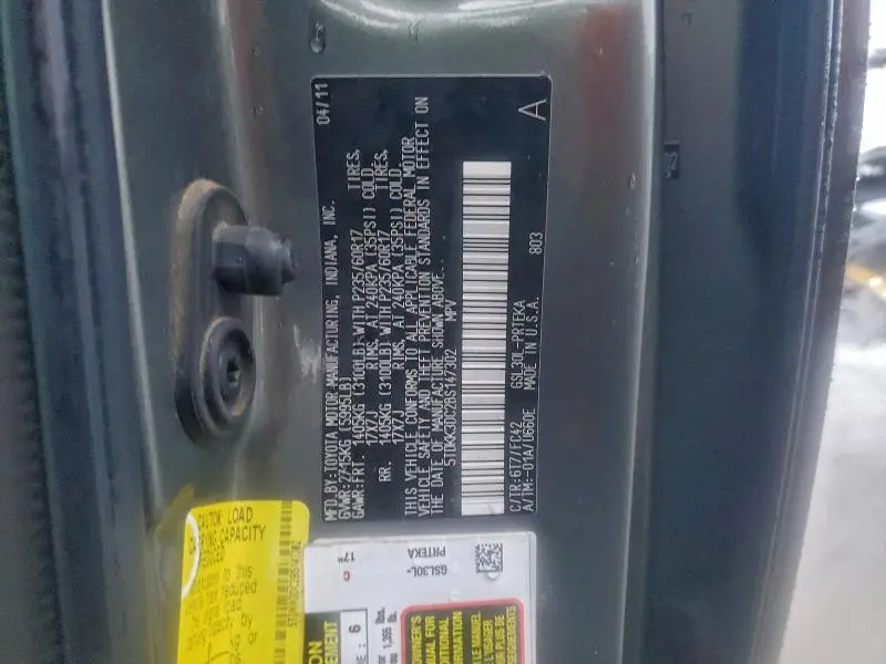 2011 TOYOTA SIENNA LE  