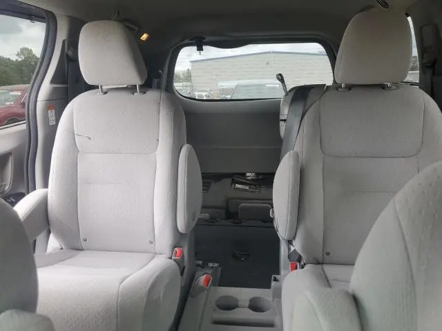 2020 TOYOTA SIENNA LE  