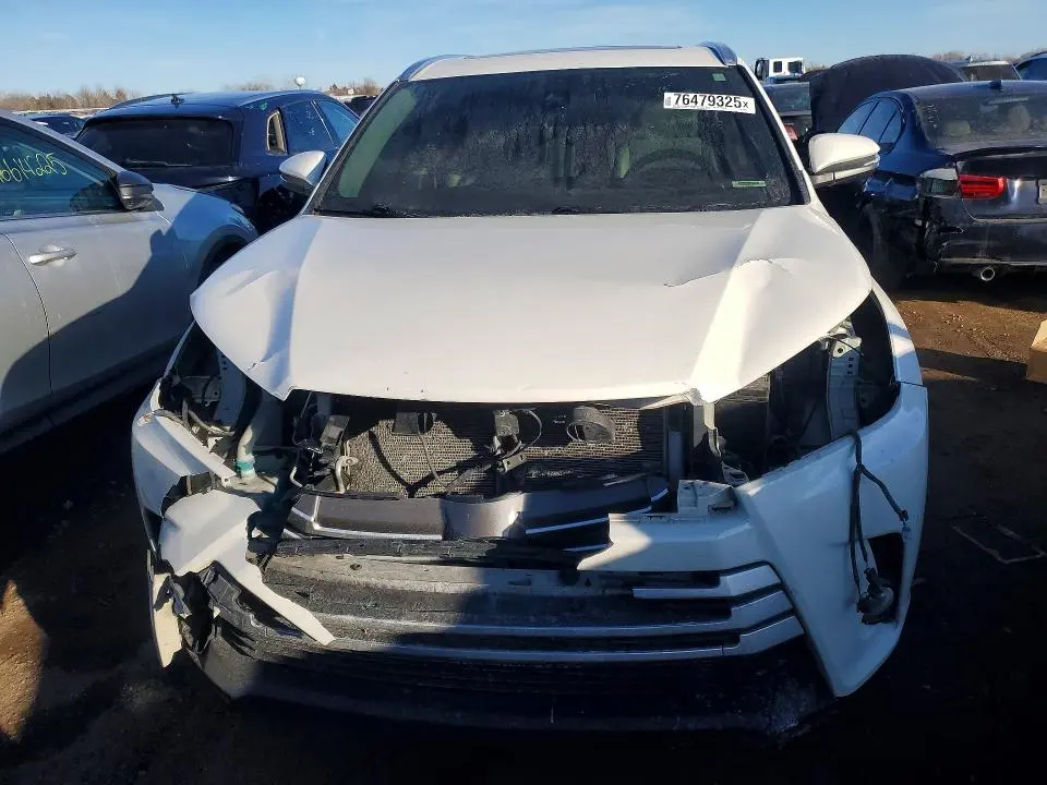 2018 TOYOTA HIGHLANDER SE  