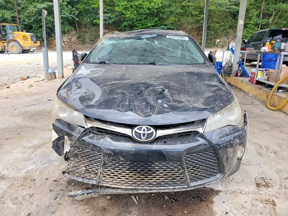 2017 TOYOTA CAMRY SE  