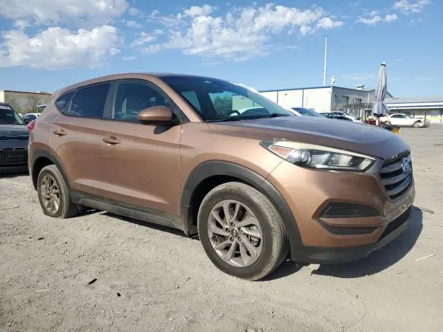 2016 HYUNDAI TUCSON SE  