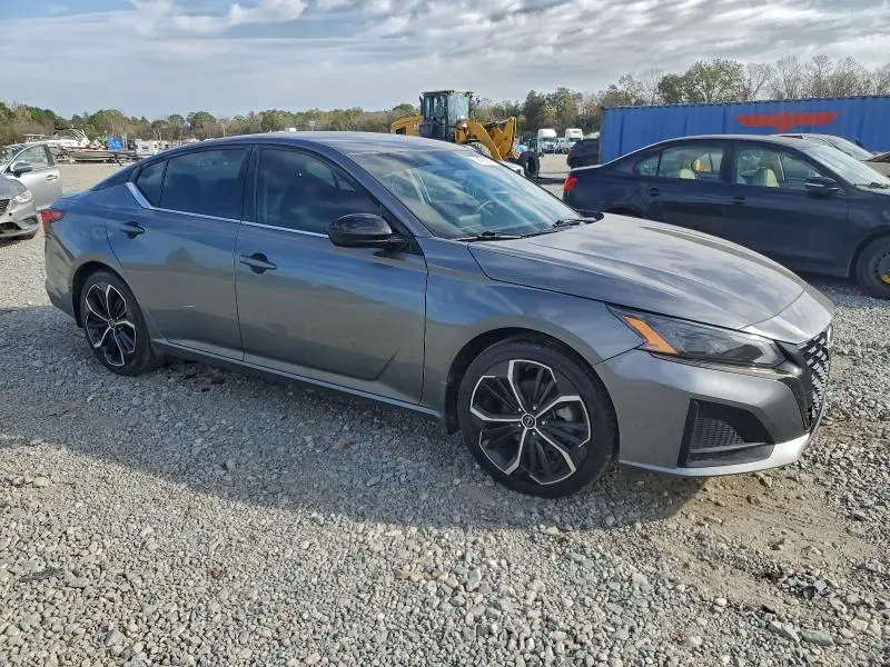 2023 NISSAN ALTIMA SR  