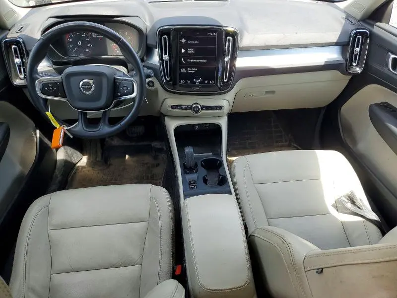 2021 VOLVO XC40 T5 MOMENTUM  