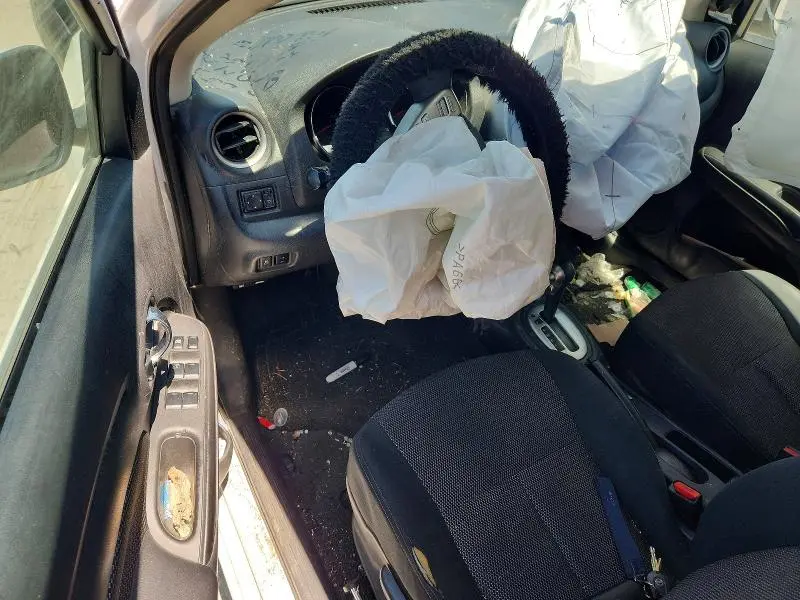 2019 NISSAN VERSA SV  