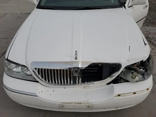2011 LINCOLN TOWN CAR SIGNATURE LIMITED
