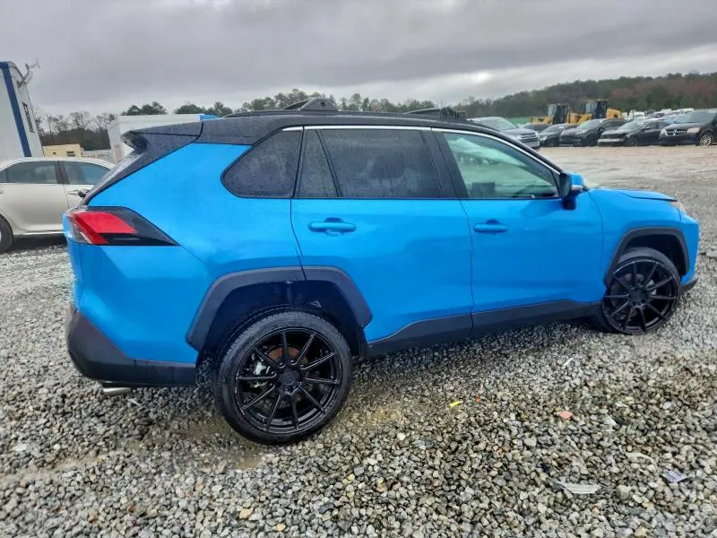 2021 TOYOTA RAV4 XLE  
