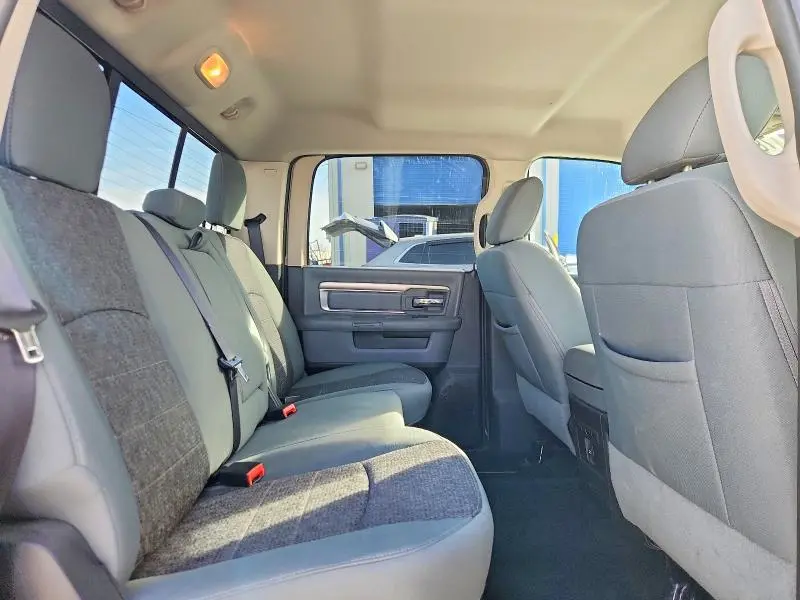 2016 RAM 1500 SLT  
