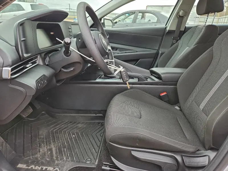 2024 HYUNDAI ELANTRA SE  