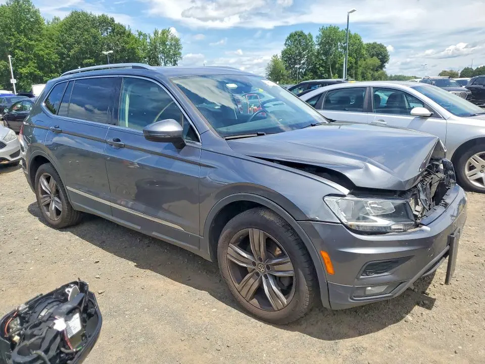 2021 VOLKSWAGEN TIGUAN SE  