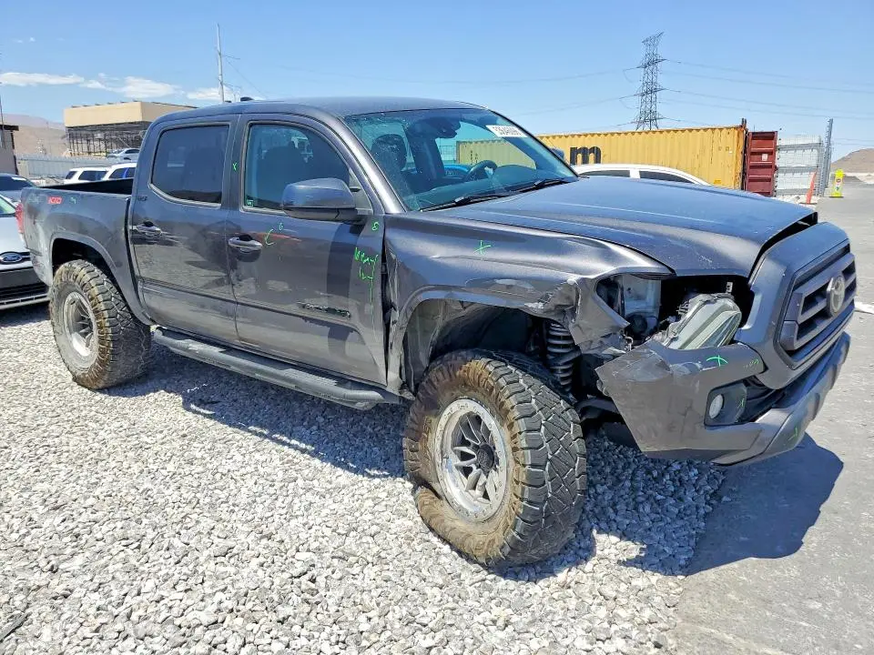 2020 TOYOTA TACOMA SR5  