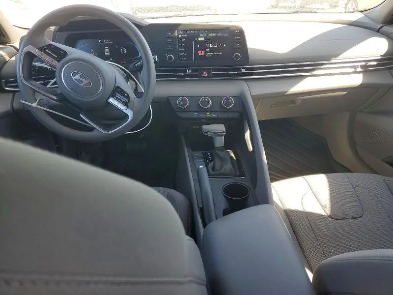 2024 HYUNDAI ELANTRA SE  