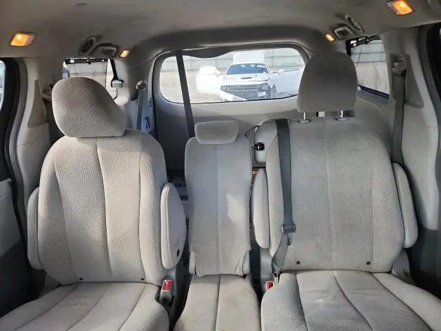 2013 TOYOTA SIENNA LE  