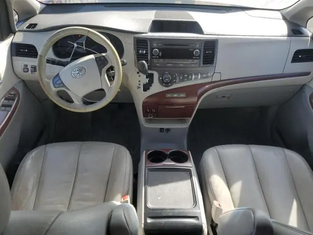 2014 TOYOTA SIENNA XLE