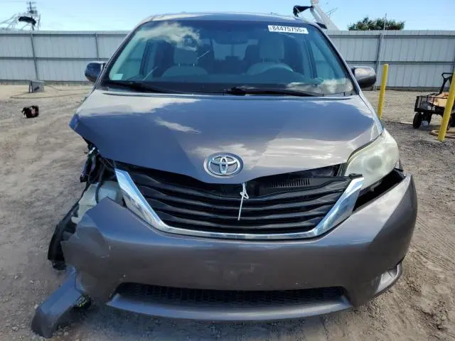 2014 TOYOTA SIENNA LE  