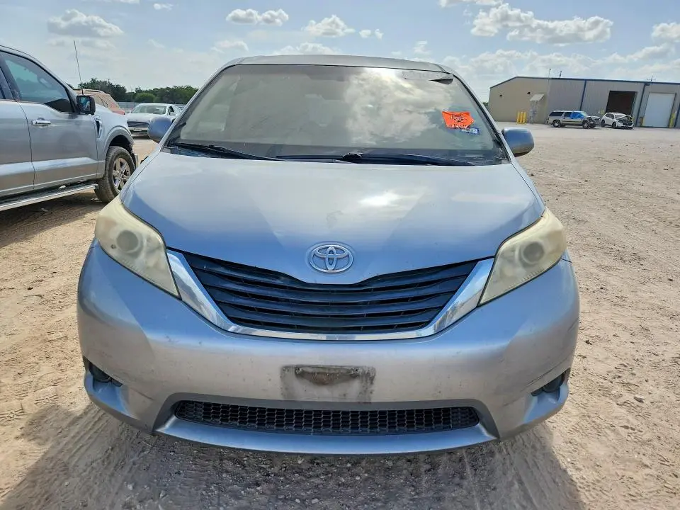 2012 TOYOTA SIENNA LE  