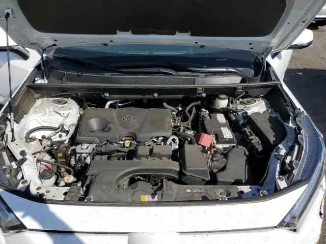 2022 TOYOTA RAV4 XLE  