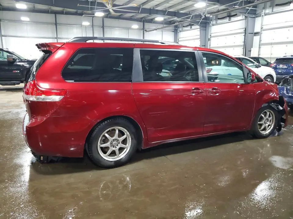 2011 TOYOTA SIENNA LE  