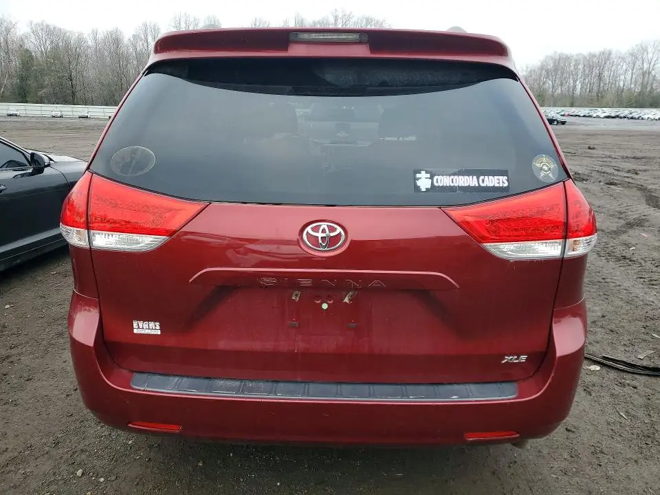 2012 TOYOTA SIENNA XLE  