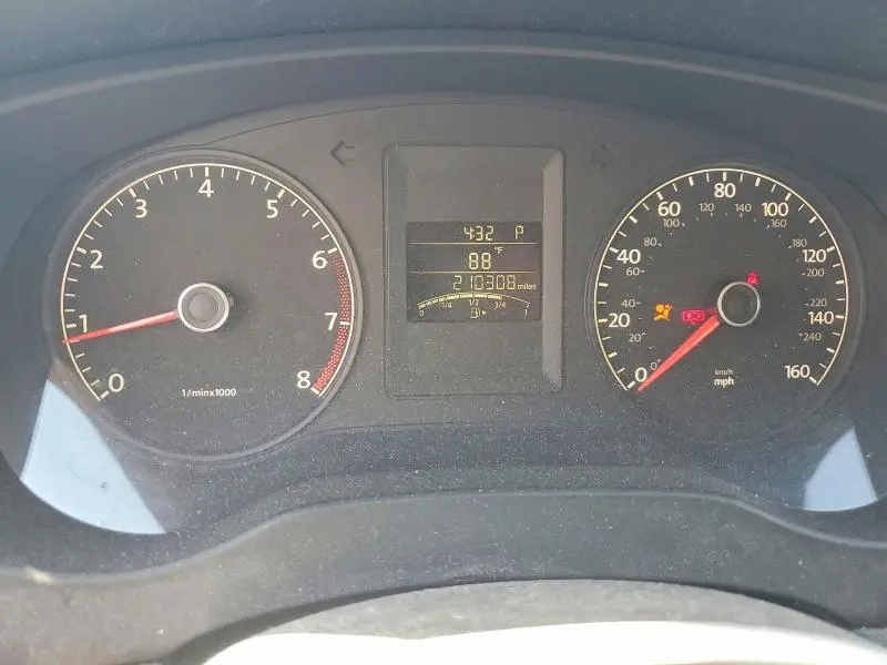 2011 VOLKSWAGEN JETTA SE  