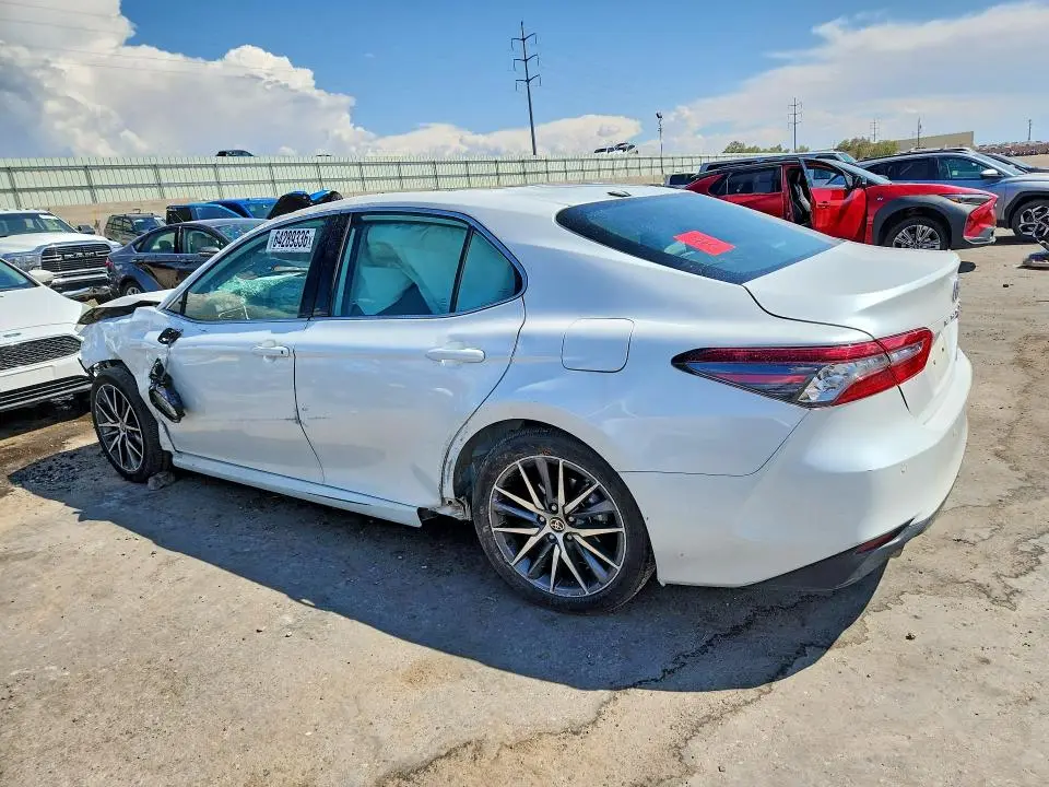 2024 TOYOTA CAMRY XLE  