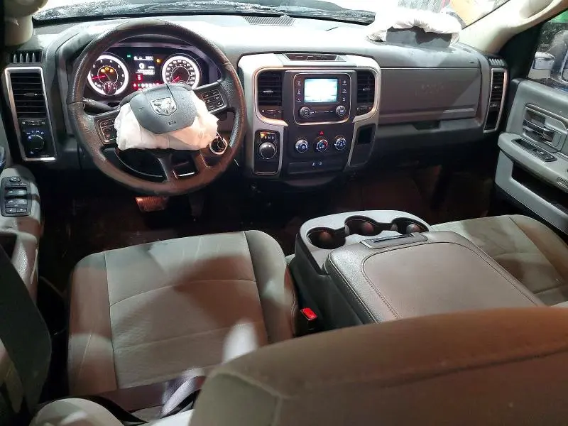 2016 RAM 1500 SLT  