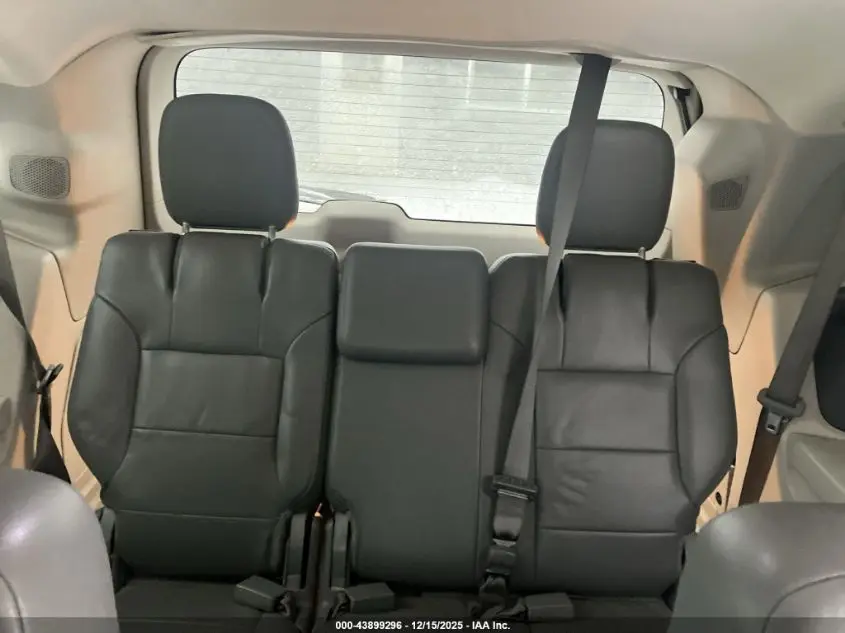 2011 VOLKSWAGEN ROUTAN SEL