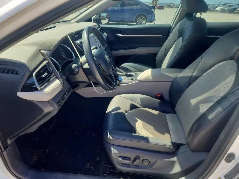 2020 TOYOTA CAMRY XLE  