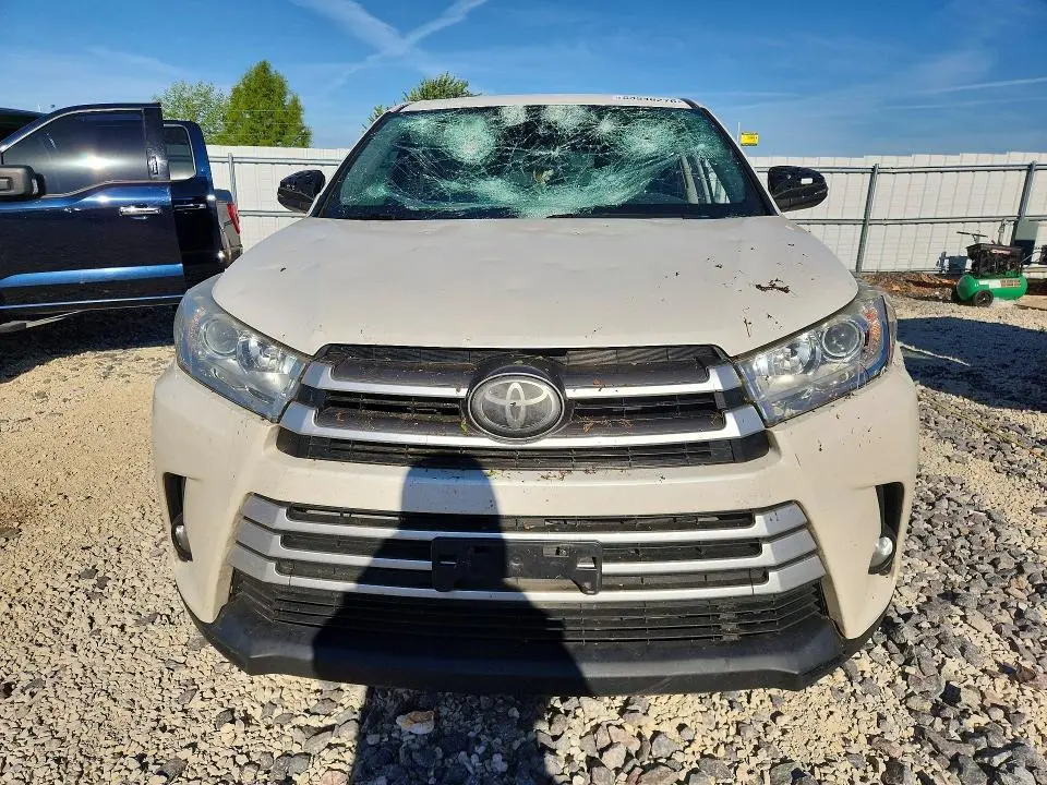 2017 TOYOTA HIGHLANDER LE PLUS  