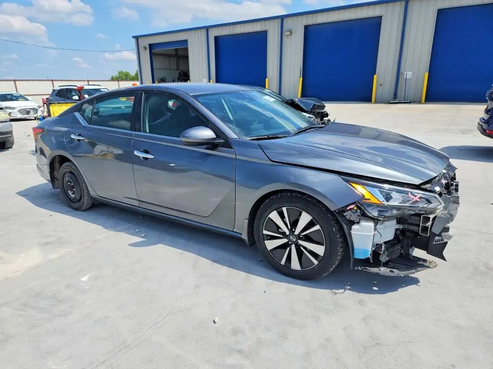 2022 NISSAN ALTIMA SV  