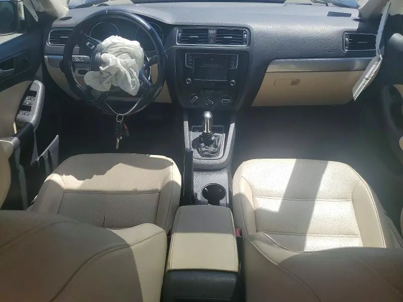 2017 VOLKSWAGEN JETTA SE  