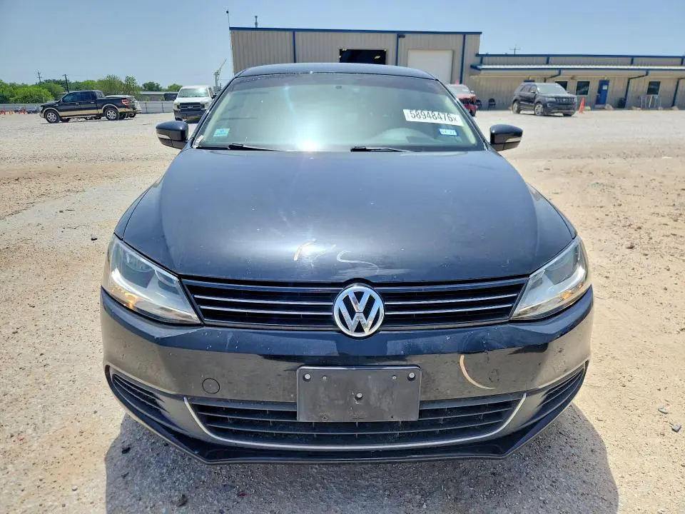 2013 VOLKSWAGEN JETTA SE  