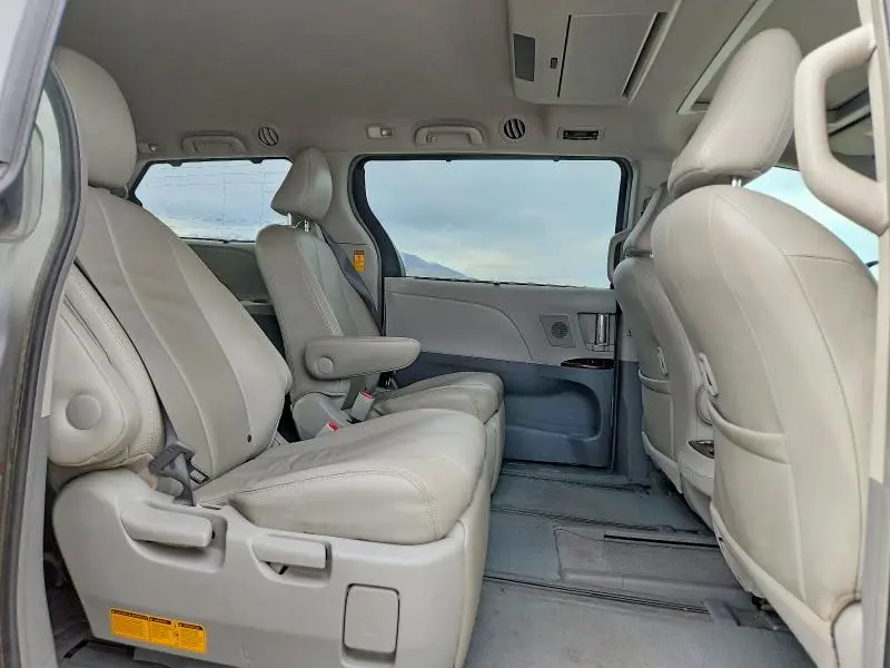 2014 TOYOTA SIENNA XLE  