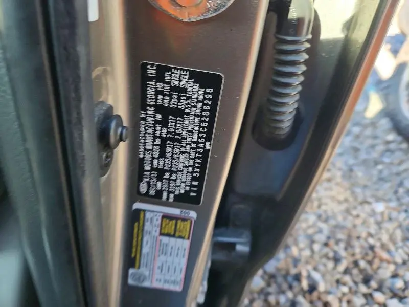 2012 KIA SORENTO BASE  