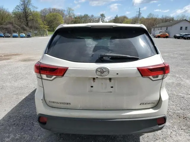 2019 TOYOTA HIGHLANDER SE  