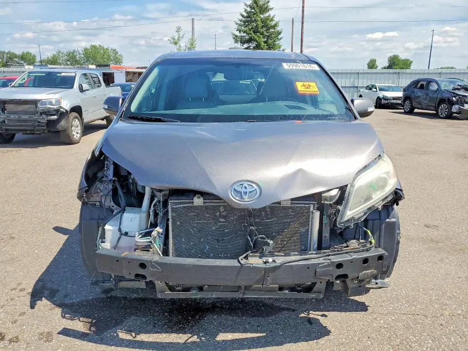 2017 TOYOTA SIENNA LIMITED 7-PASSENGER  
