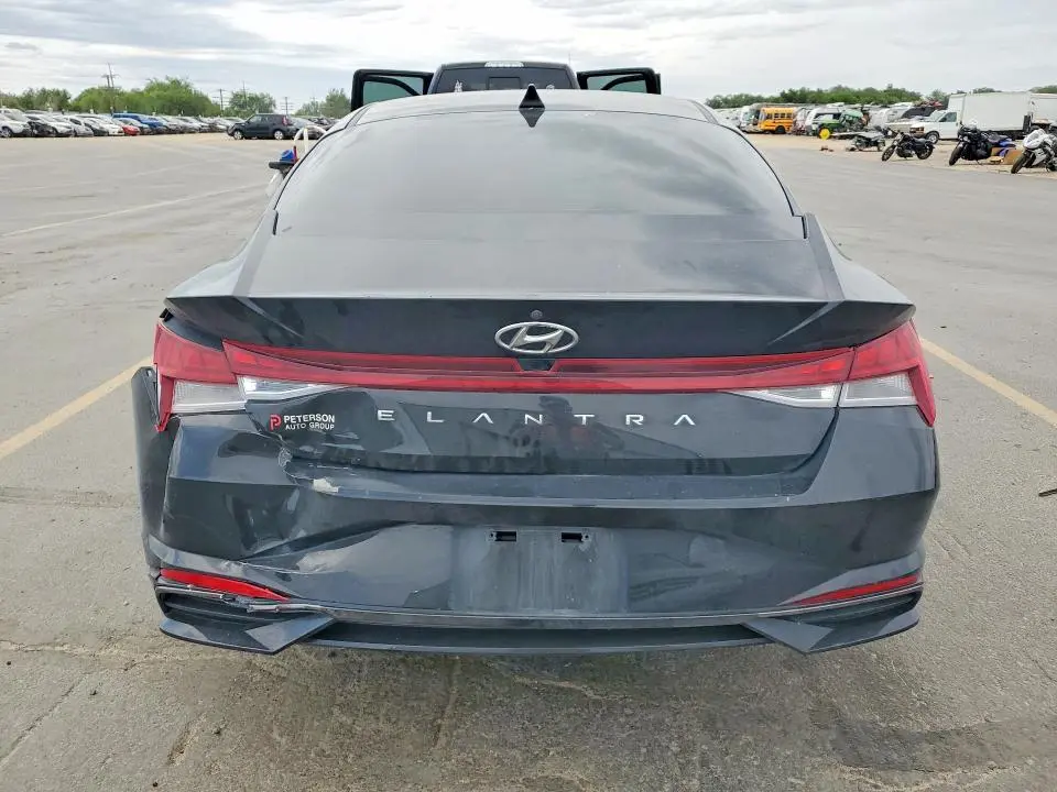 2021 HYUNDAI ELANTRA SEL  