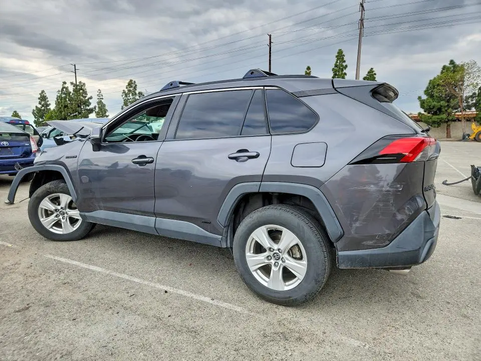 2020 TOYOTA RAV4 LE  