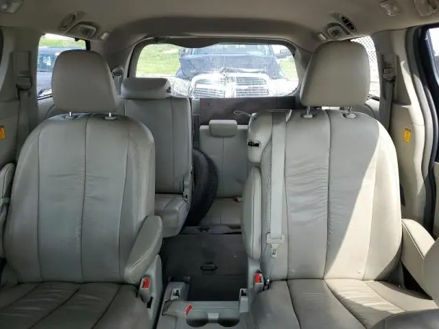 2012 TOYOTA SIENNA XLE  